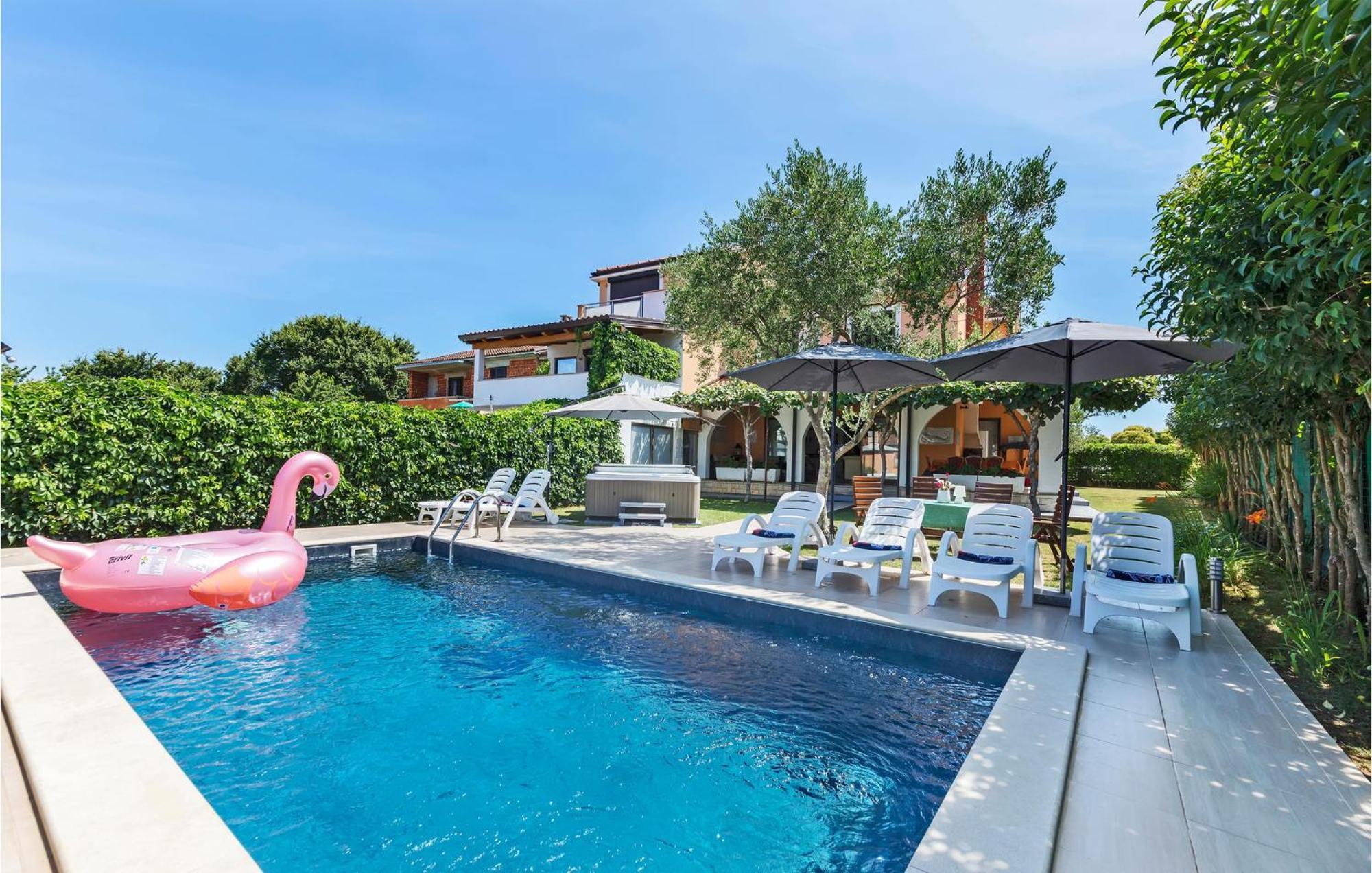Stunning Home In Umag With House A Panoramic View * Umag
